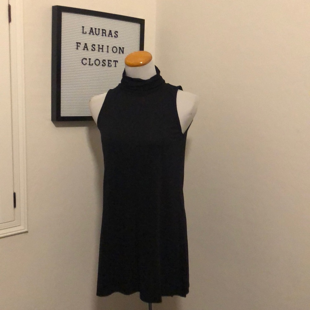 Stylus black sleeveless mock top small